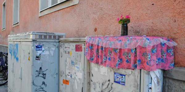 Trafostation mit Deckchen  Foto: © Die Rausfrauen