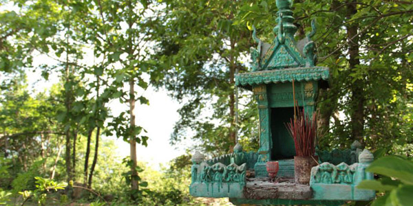 Im Leben der Khmer spielt die Religion eine zentrale Rolle. Es überwiegt der Buddhismus, der sich mit anderen geistigen Strömungen vermischt. Foto: © Veronika Jemelínová.