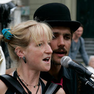 Foto (Ausschnitt): Buskers Bern, CC BY-SA 2.0 Foto (Ausschnitt): Buskers Bern, CC BY-SA 2.0