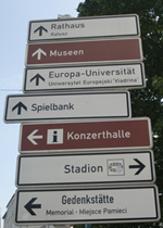 Wie dafür geschaffen, ein echtes Herz Europas sein; Zweisprachige Schilder in Frankfurt an der Oder, Foto: © Isabelle Daniel