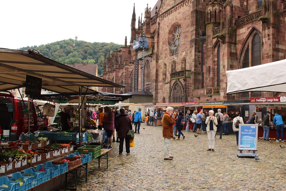 Der Markt vor dem Freiburger Münster