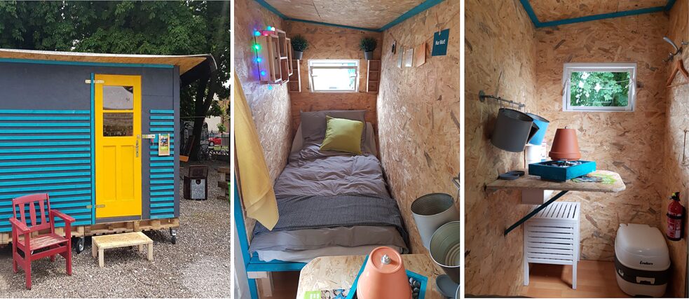 La Little Home vista dall’interno: 3,2 mq quadri con materasso, scaffale, cassetta di pronto soccorso, estintore, WC chimico, lavandino e piccolo piano di lavoro con fornellino.