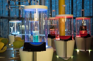 Die Science Gallery, der Showroom des Innovation Hub 13 im Erdgeschoss des IKMZ, bietet eine anschauliche und unterhaltsame Präsentation technologischer Innovationen von Wissenschaftler*innen. 