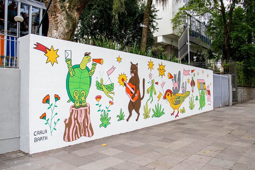 Künstlerische Intervention von Carla Barth an der Außenmauer des Goethe-Instituts Porto Alegre 