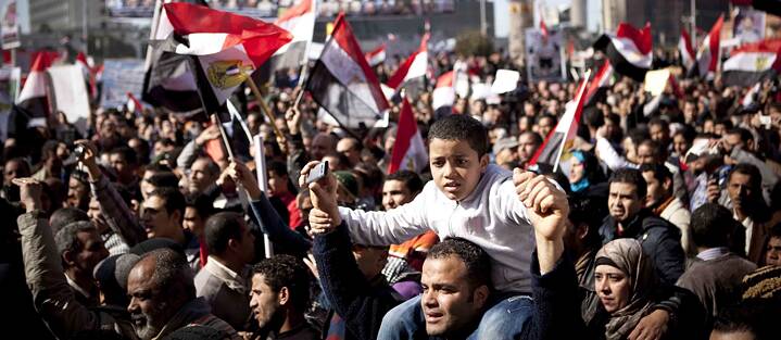 Funzionerebbe ancora oggi una “Primavera araba”? Le proteste per una maggiore democrazia, come qui in Egitto nel 2012, sono state organizzate principalmente attraverso i social media. Secondo Tung-Hui Hu è arrivato il momento di adottare nuovi approcci.