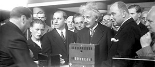 Albert Einstein 1930 auf der Berliner Funkausstellung