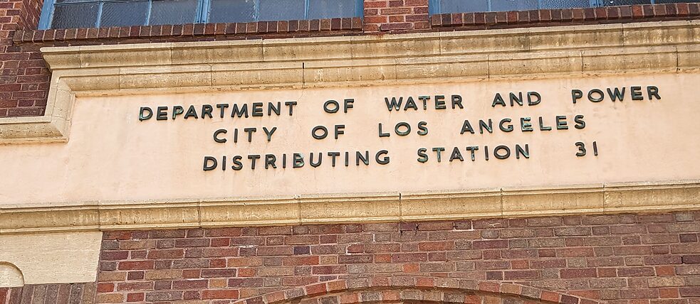 Eingang des Dublab-Studios im historischen Gebäude des „Department of Water and Power of the City of Los Angeles”