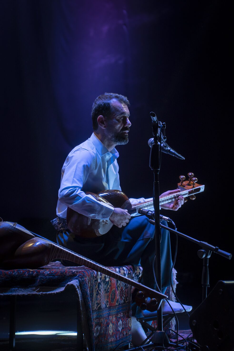 Tar-Spieler und Komponist Dana Muhedin während eines Konzerts in Sulaymaniah