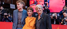 „In Liebe, Eure Hilde”: Johannes Hegemann und Liv Lisa Fries mit Regisseur Andreas Dresen bei der Premiere
