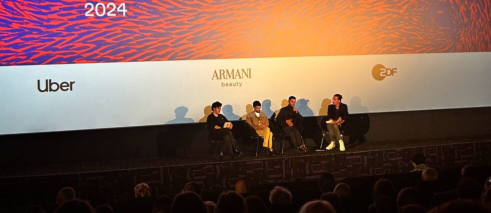Ερωτήσεις και απαντήσεις στο τέλος της προβολής με τον Μπαζέλ Αντρά και τον Γιουβάλ Άμπραχαμ στην 74η Berlinale. 