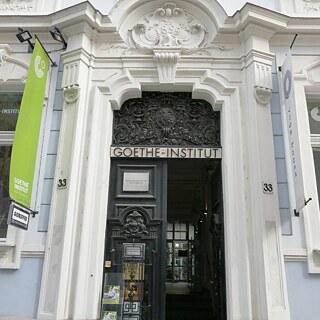 Vstupné dvere Goetheho inštitútu v Bratislave