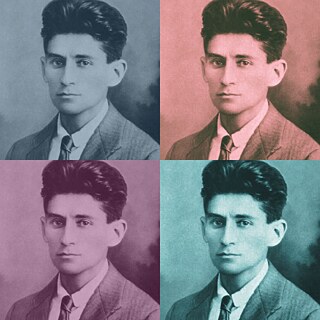 Det samme portræt af forfatteren Franz Kafka fra 1917 kan ses fire gange på billedet. Billedet er farvet blåligt øverst til venstre, fuchsia øverst til højre, lilla nederst til venstre og grønligt nederst til højre.