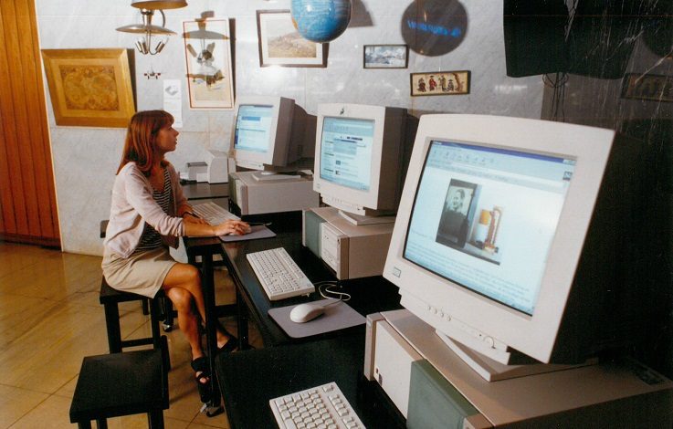 Internet y era digital. Siemens café. 1998.