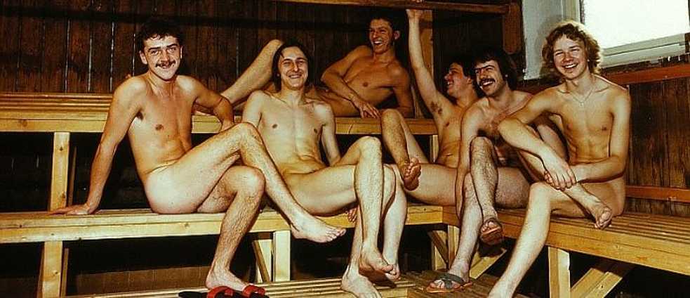 Männer sauna der nackte in Zwei Männer