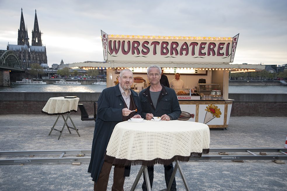 Eine Currywurst zum Abschluss: Das Kölner Kommissar-Duo der beliebten Sonntagabendserie „Tatort“ beendet seit Jahrzehnten nahezu jeden Fall mit einer Currywurst am Rheinufer.