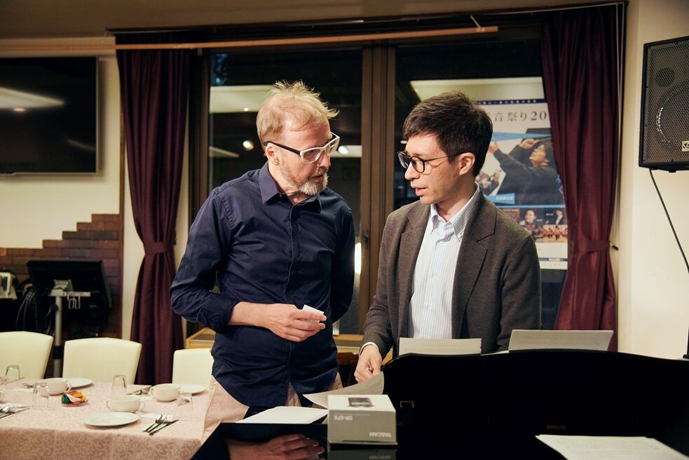 Dining Room Tales founder Xan Colman with pianist Yoshio Hamano in Yokohama