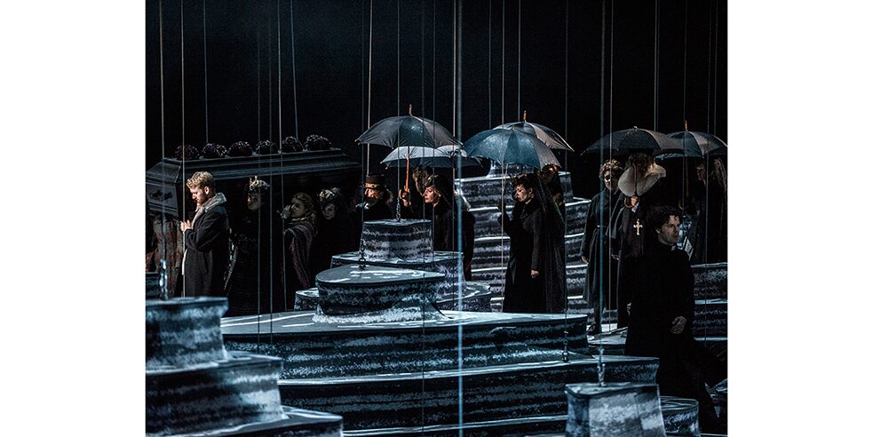 Inscenizacja „Peer Gyntaˮ według Henryka Ibsena w reżyserii Sigrid Strøm Reibo w Operze Narodowej w Oslo. Scenografia: Katrin Nottrodt