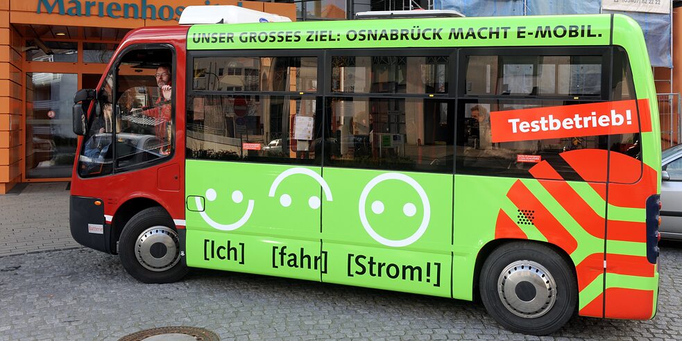 Un autobus elettrico a Osnabrück: la città della Bassa Sassonia ha ricevuto nel 2020 il premio per la sostenibilità nella categoria "grande città", tra l'altro per il suo approccio in materia di trasporti. 