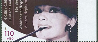 Diese Briefmarke mit dem Bild von Audrey Hepburn wurde am Auktionshaus Gärtner in Bietigheim-Bissingen am 22. Juni 2017 für 150.060 Euro versteigert.