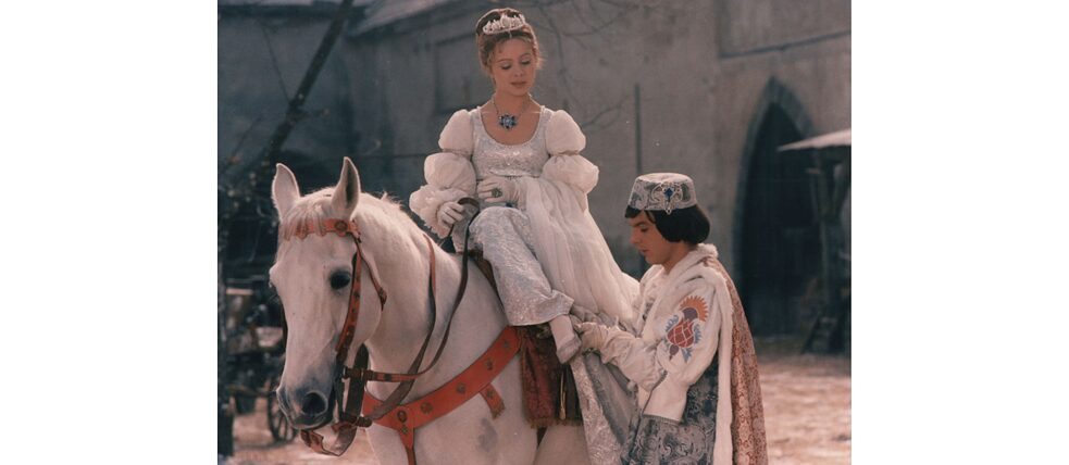 This fairy tale film from DEFA’s inventory – a co-production with the Barrandov film studios – is still known today by every TV viewer in Germany: “Drei Haselnüsse für Aschenbrödel” (Three Wishes for Cinderella).