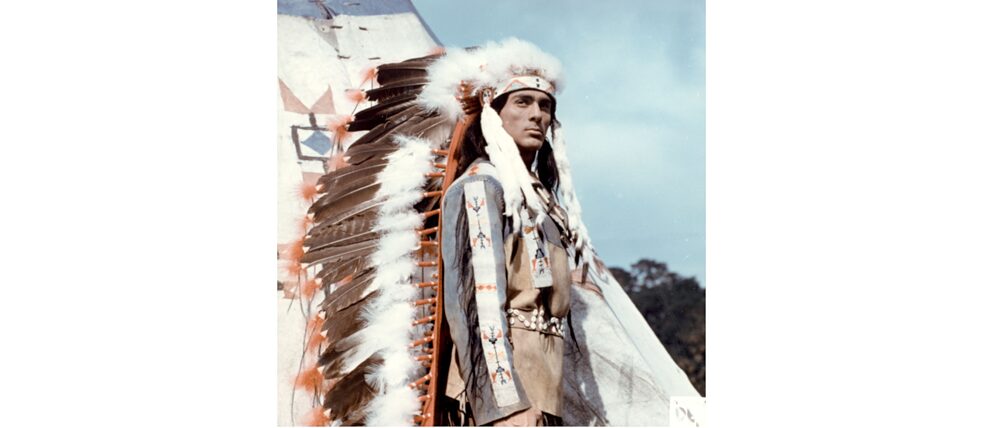 Was dem Westen Winnetou war, war dem Osten Tokei-ihto: Der Schauspieler Gojko Mitic im DEFA-Indianerfilm „Die Söhne der großen Bärin“ im Jahr 1965. 