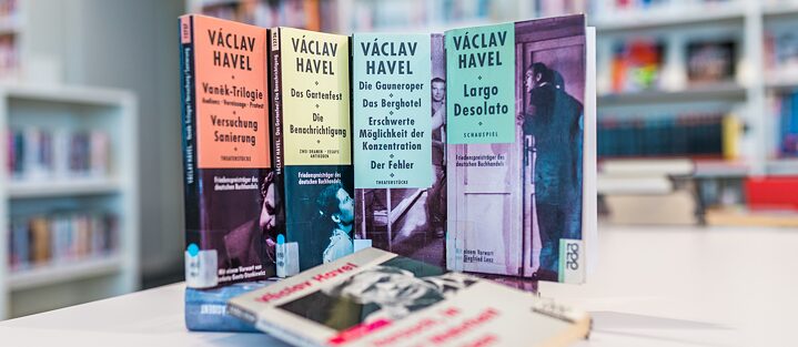 Bücher von Václav Havel in der Bibliothek des Goethe-Instituts in Prag
