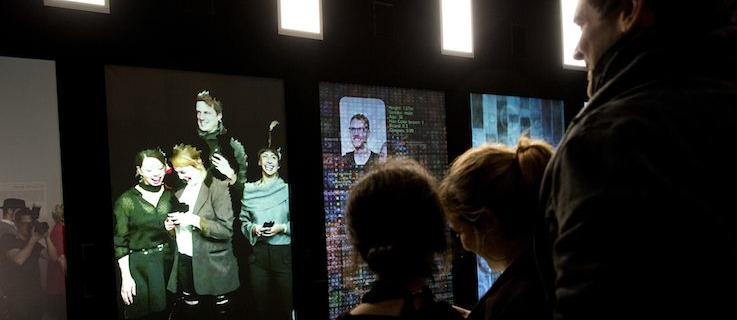 Right at the start, visitors undergo their own digital transformation in Bernd Lintermann's interactive installation, “YOU:R:CODE”: starting with their mirror image, visitors are transformed bit by bit into a digital data body until they are ultimately represented entirely as code.
