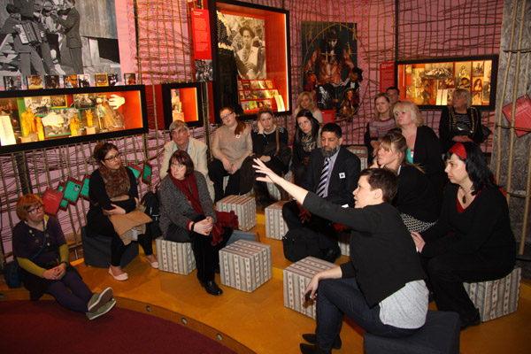 Stálá expozice v Muzeu romské kultury. Foto: © L. Grossmannová. Z nesbírkové kolekce Muzea romské kultury.