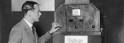 Фон арденне. Манфред фон Арденне. Манфред фон Арденне немецкий физик. Манфред фон Арденне первый телевизор в Германии. Телевизор 1931 года.