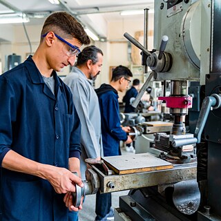 (min-width: 1366px) 592px, (min-width: 1200px) 544px, (min-width: 992px) 440px, 100vw