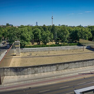 A Country Divided: The Berlin Wall
