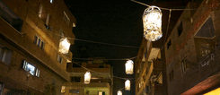 'Luz nas favelas' através de lampiões construídos pelos moradores e energia solar