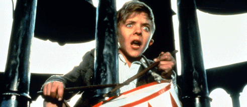 David Bennent in "Die Blechtrommel". Im Jahr 2014 zeigte die Filmothek Katalonien eine Filmreihe über Volker Schlöndorff, den Regisseur des Films "Die Blechtrommel".