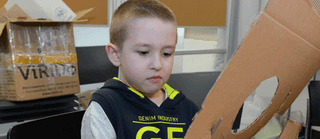 Шеберлік сабағының ең кішкентай қатысушысы Ғамзат Нургалеев, № 27 мектеп-лицей оқушысы &copy; Фотосурет: © Сергей Астрелин Шеберлік сабағының ең кішкентай қатысушысы Ғамзат Нургалеев, № 27 мектеп-лицей оқушысы