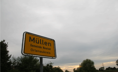 我老婆嚟自位於Offenburg嘅Müllen，一條唔夠六百個居民嘅村落。你諗下，由一個七百萬人嘅大都會，搬去一個『與世隔絕』嘅地方，如果怕寂寞的話，都幾慘下！