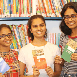 Schülerinnen in Colombo