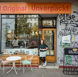 Den Alltag ein wenig nachhaltiger gestalten – das geht unter anderem durch Einkaufen in einem Unverpacktladen. Milena Glimbovski ist Gründerin und Geschäftsführerin des Ladens Original Unverpackt in Berlin.