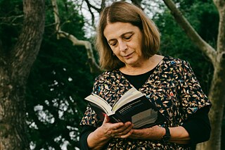 Para a tradutora e dramaturgista Vera San Payo de Lemos, em alemão existem muitas palavras agregadoras, que podem causar alguns problemas ao traduzir para a língua portuguesa.