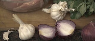  Location: CR Park Market No 1 <br>Garlic and onion for Methi Chicken