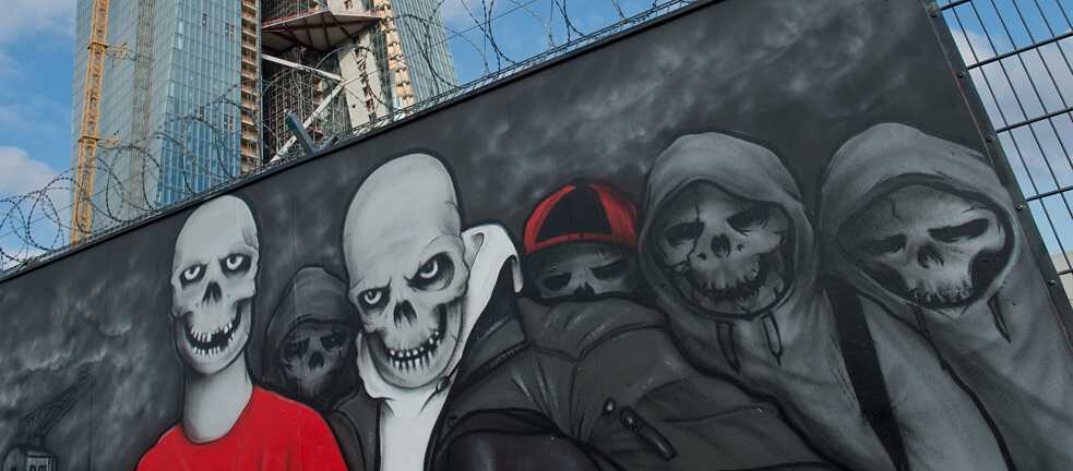 Graffiti am Bauzaun des neuen EZB-Gebäudes. 