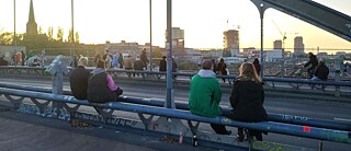 Die Modersohnbrücke liegt im Berliner Ortsteil Friedrichshain