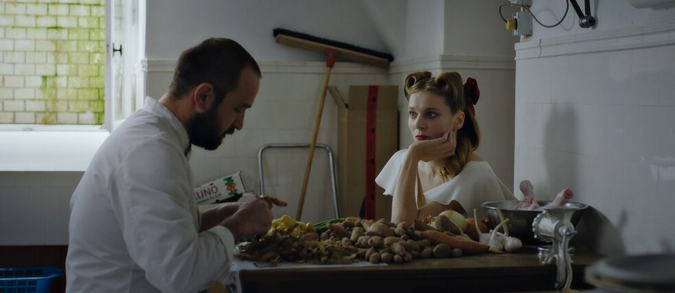 «Кровопийцы», режиссёр Юлиан Радльмайер, в ролях Александр Коберидзе и Лилит Штангенберг