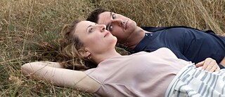 Ich bin dein Mensch | I’m Your Man. Alemanha 2021. Direção: Maria Schrader. Na foto: Maren Eggert, Dan Stevens, Berlinale Mostra Competitiva 2021. 