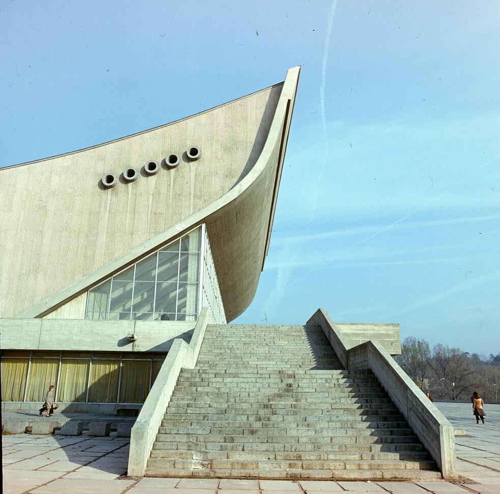 Sports and Culture Palace (Vilnius), architects: E. Chlomauskas, Z. Liandzbergis, J. Kriukelis // 1971