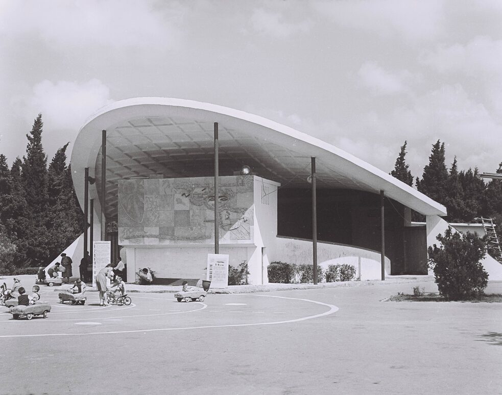 Детский театр (Баку), архитектор: В. Шульгин // 1961