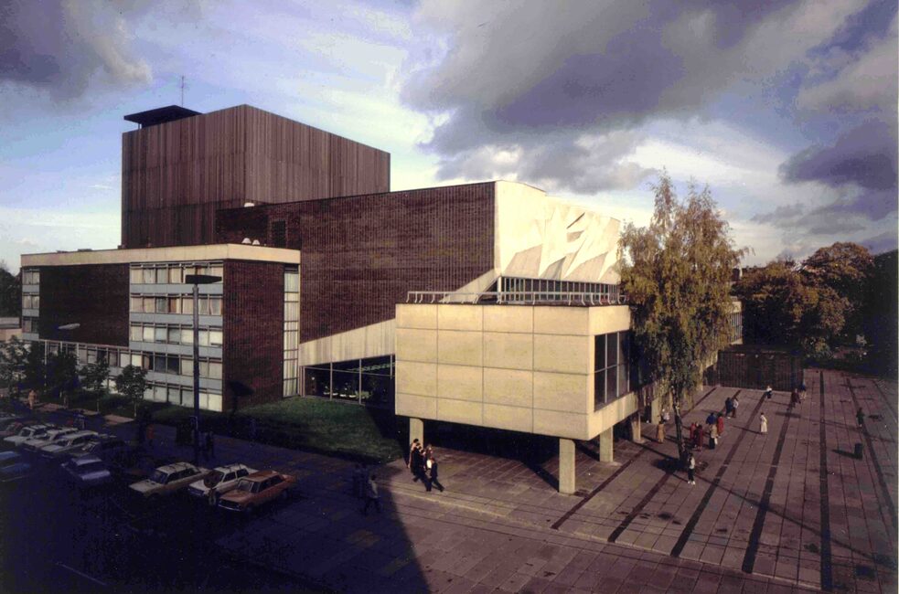 Театр «Дайлес» (Рига), архитекторы: М. Станя, И. Якобсонс, Х. Кандерс // 1959-1977