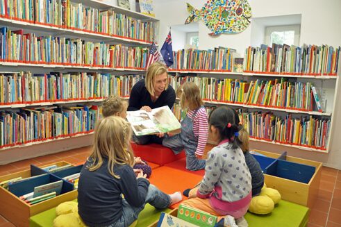 Кімната книг з картинками