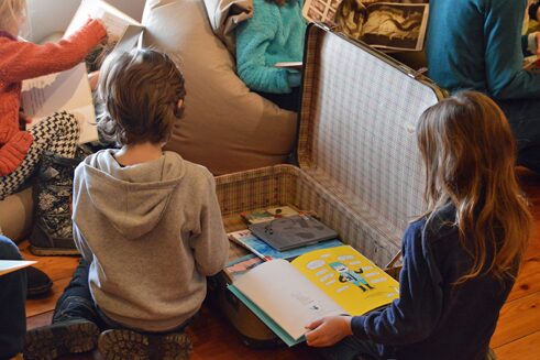 Валіза з книгами для маленьких читачів