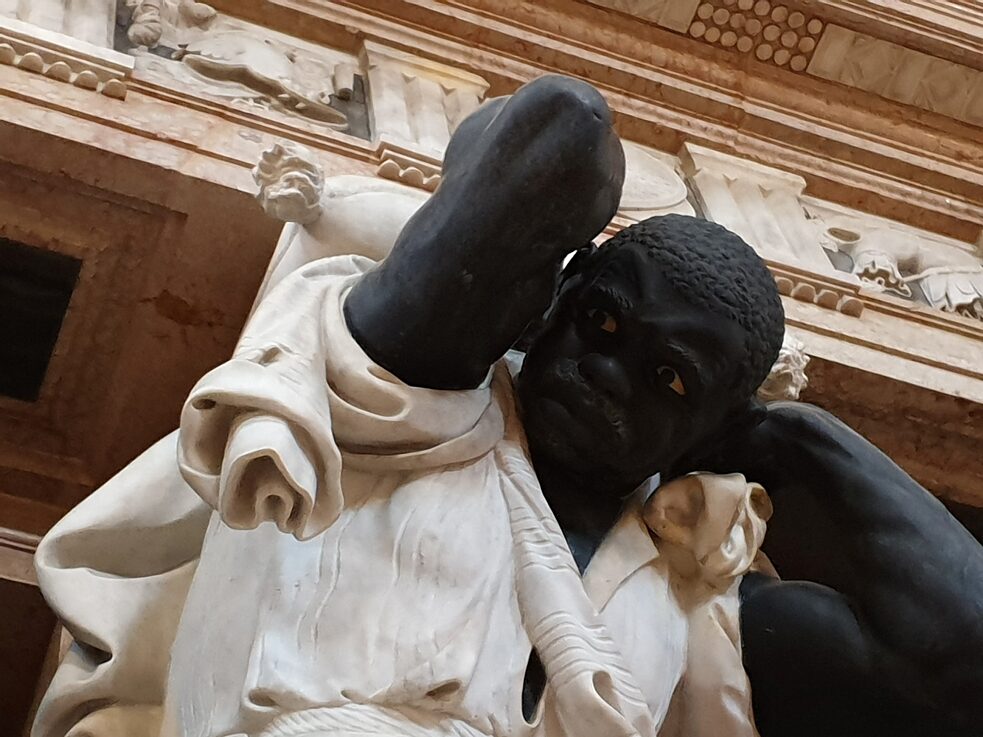 Decolonisation – “Monumento al Doge Giovanni Pesaro” by Baldassare Longhena, Bernardo Falcone da Lugano and Melchior Barthel in the basilica Santa Maria Gloriose dei Frari in Venice