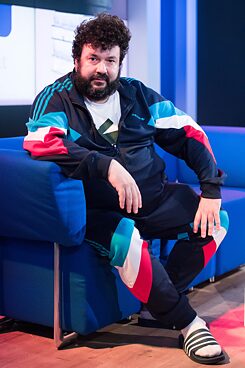 Oliver Polak ist nicht nur Podcastler, sondern auch Autor und Comedian.